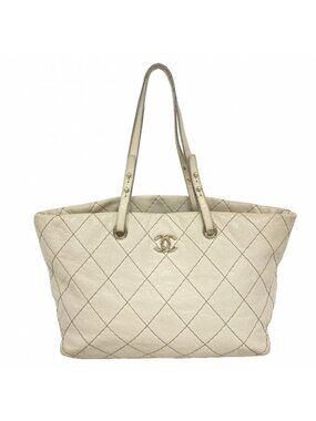 Chanel Tote on the Rose Leather Gray Silver
